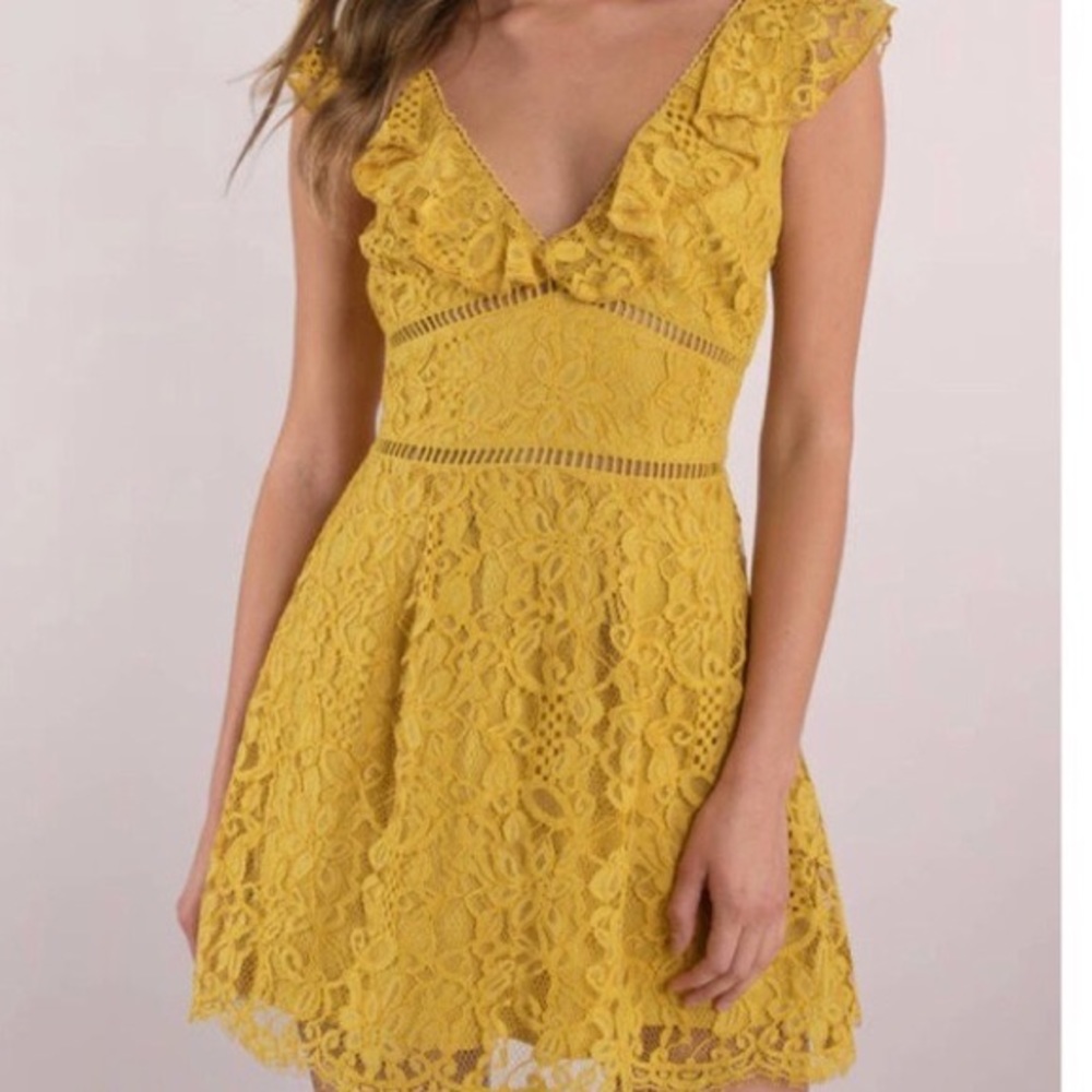 Tobi Yellow Lace V-Neck A Line Dress Size Medium